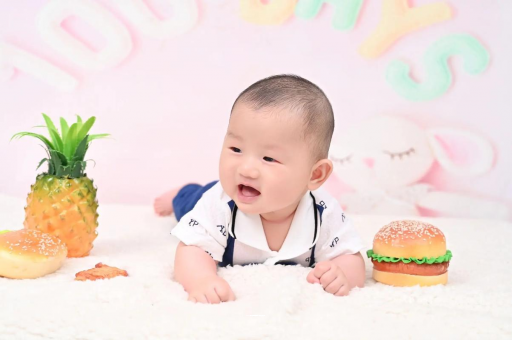 澳门宝宝在妈妈肚子里
